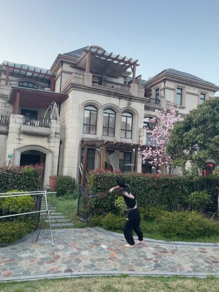 DG视讯官网平台Tarzan分享Shanks打羽毛球搞笑视频：给爱笑送礼物失败