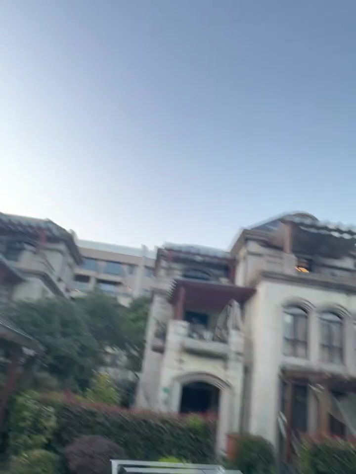 DG视讯官网平台Tarzan分享Shanks打羽毛球搞笑视频：给爱笑送礼物失败