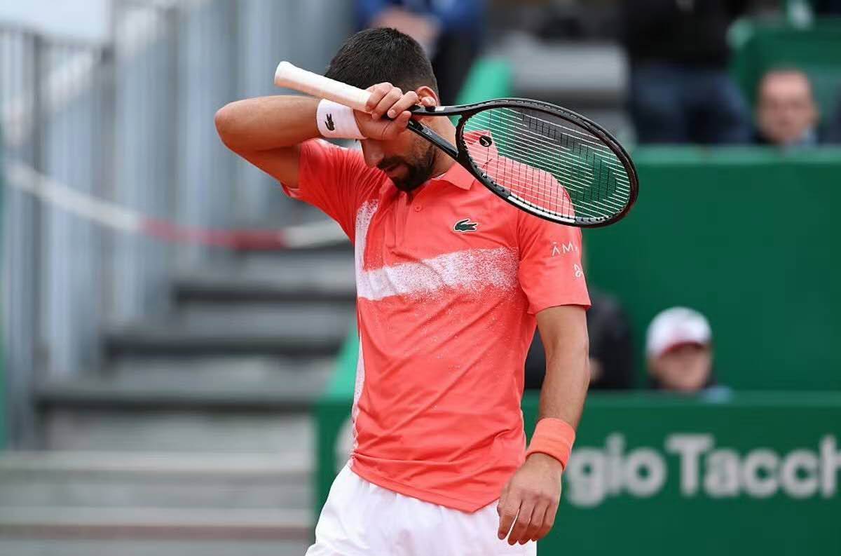 德约遭爆冷，坦言身体已经力不从心，训练场情绪崩溃其实已有暗示